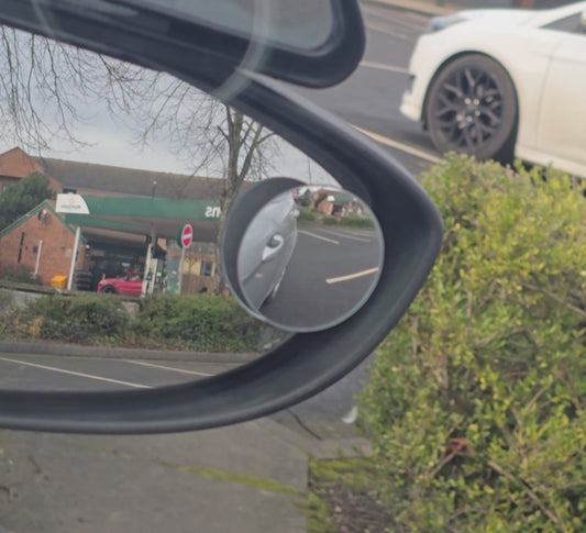 Blind spot mirrors perfect for parking accuracy